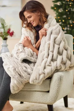 Discount La Parisienne Faux Fur Throw Bedding|Bedding Essentials